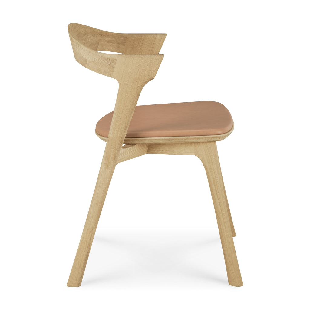 White Oak Bok Dining Chair with sienna leather seat side view with white background - Saffron and Poe, Ethnicraft
