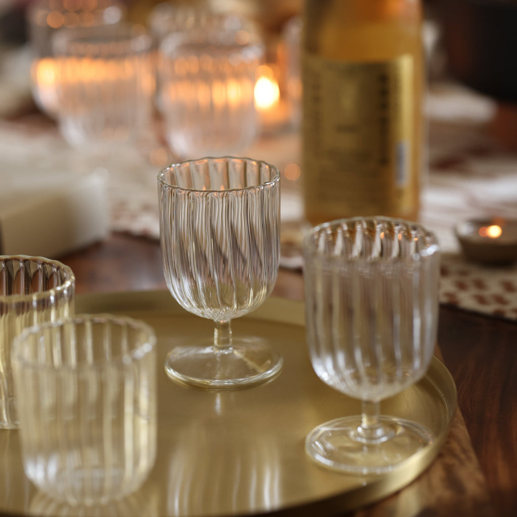 Set of 4 elegant Kira Stemware Chalice glasses with delicate raised liner pattern and wave-like rim, hand-blown borosilicate glass, 6 oz. capacity