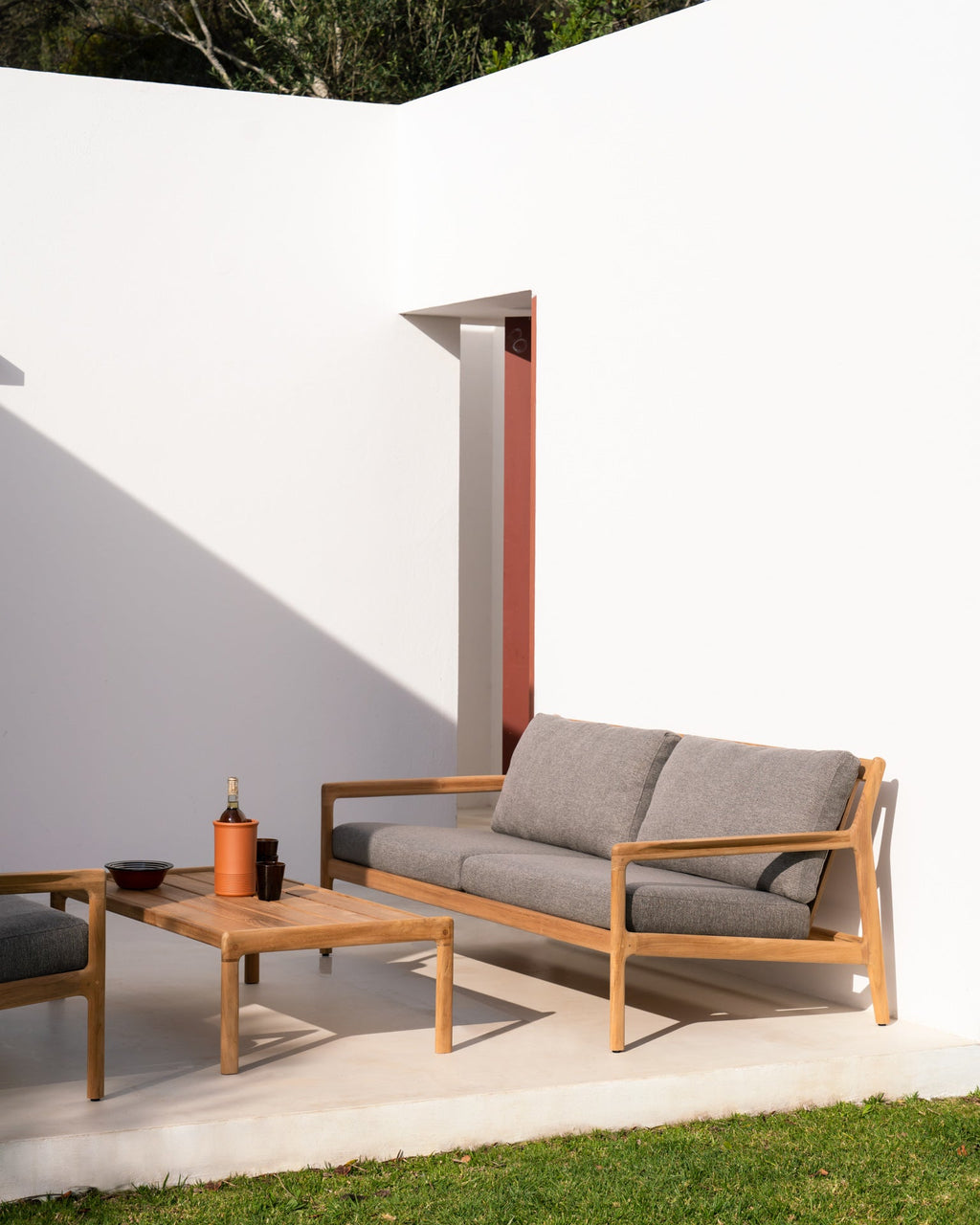 Jack Outdoor Coffee Table made of solid teak with curved design for outdoor use