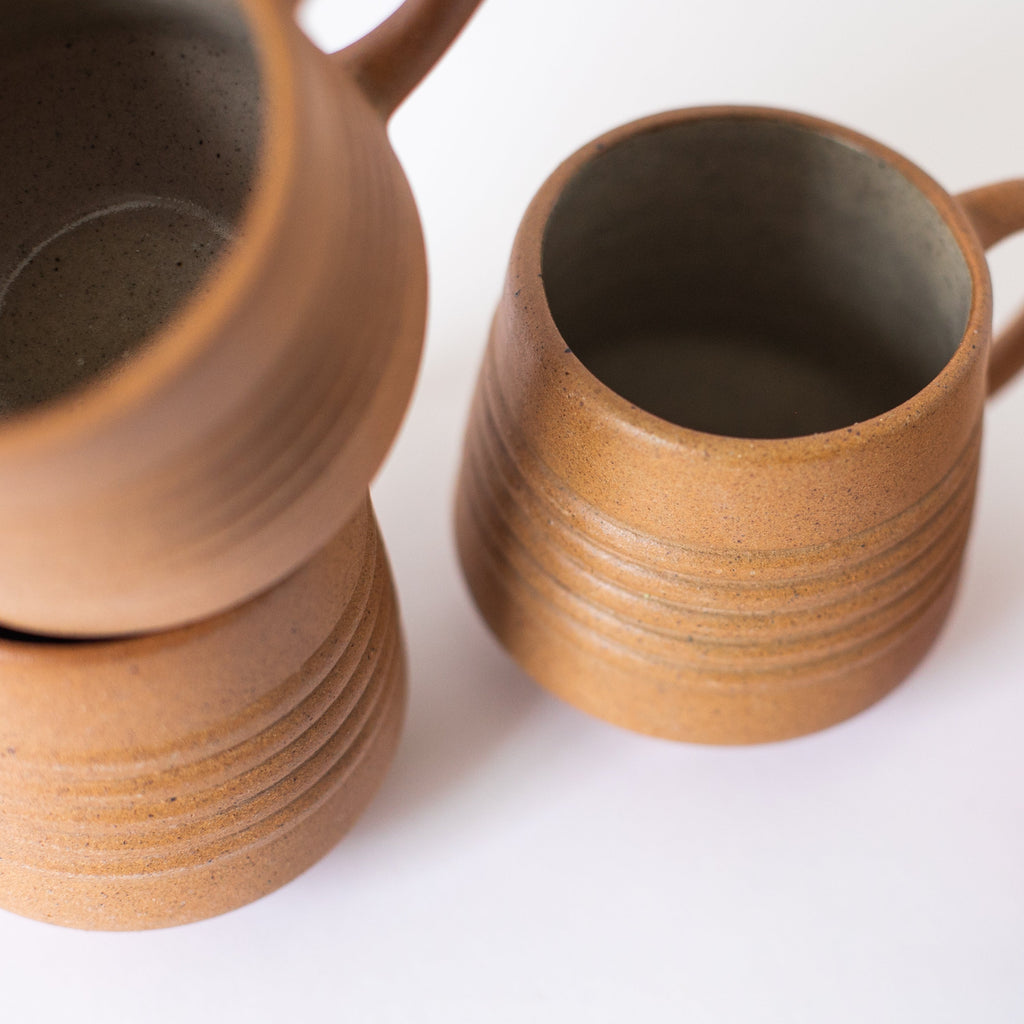 Handcrafted Anillo Mug ceramic cup with natural earth tones and glazed interior, 9.5 oz capacity