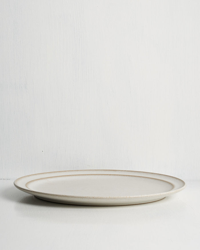 White ceramic Pillar Dinner plate with natural rim on a white background