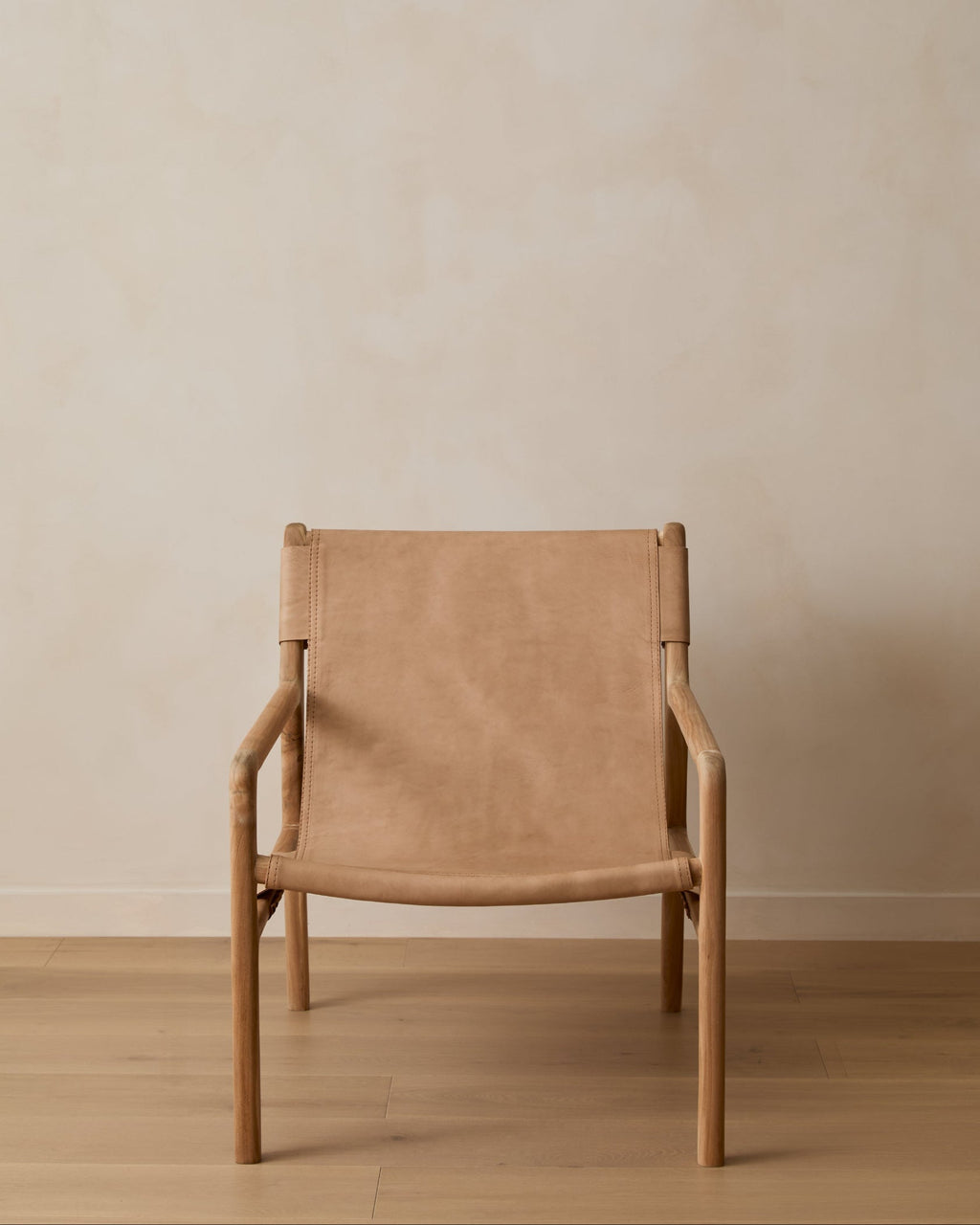 Beige leather sling lounge chair with teak frame, second quality, handmade in Bali.