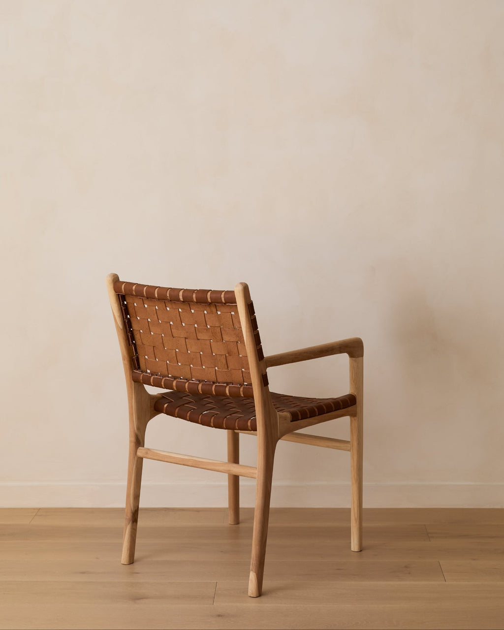 Woven leather dining arm chair with teak wood frame and beige straps, second quality with natural leather and wood variations