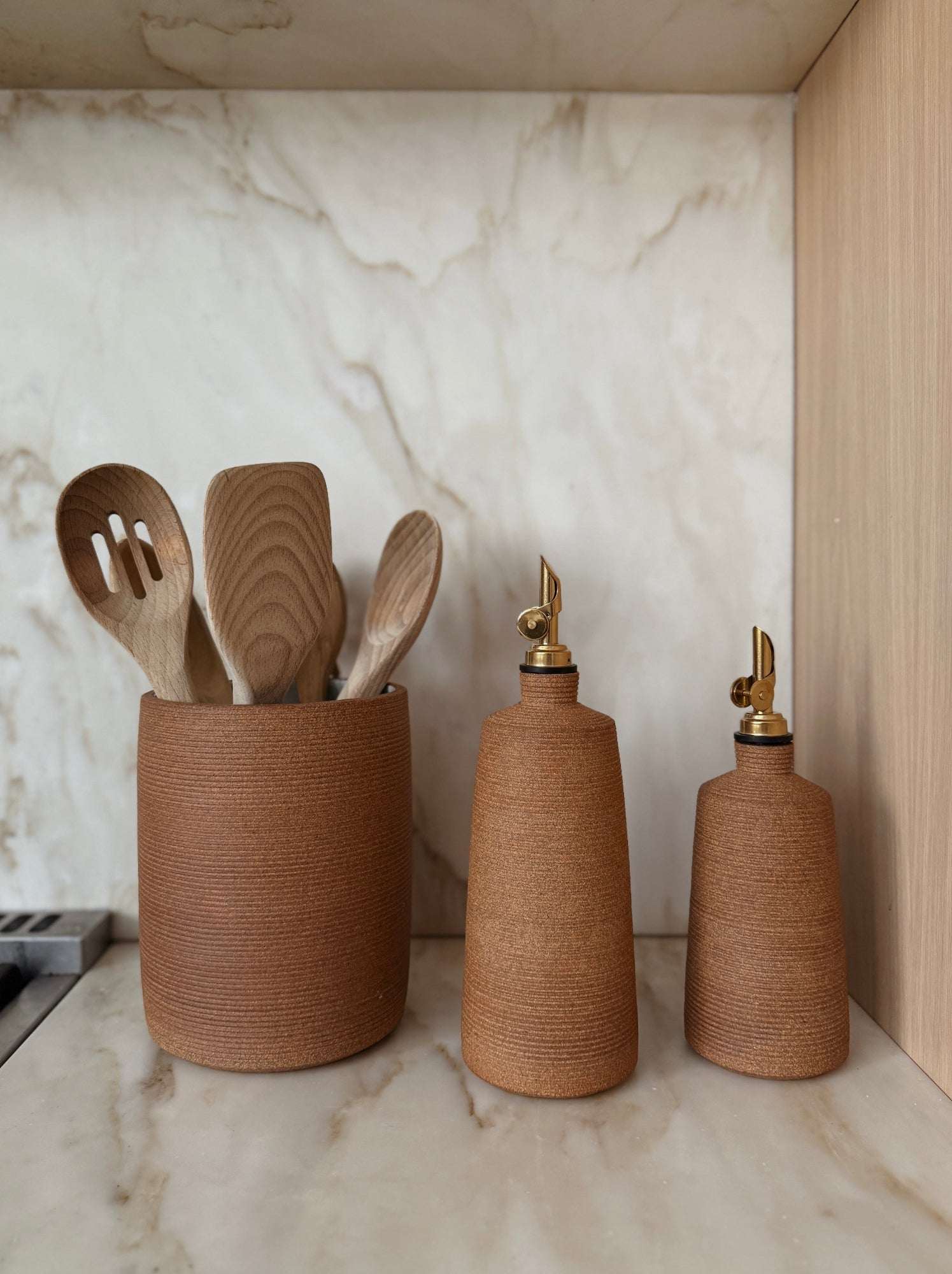Lucca Ceramic Olive Oil Bottle - Terracotta – Saffron + Poe